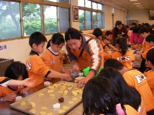 2年4班校外教學活動─郭源益糕餅博物館，開新視窗